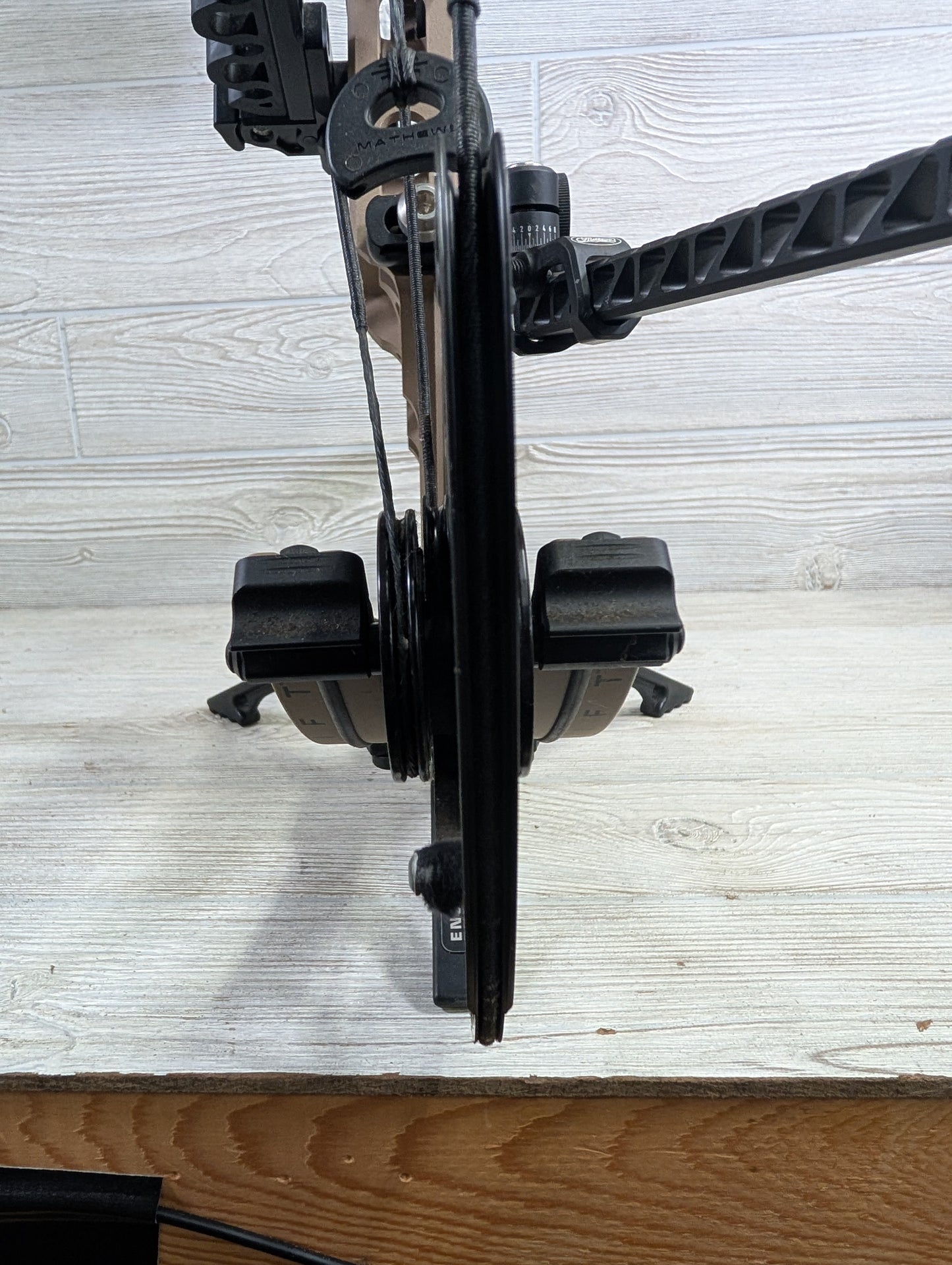 Mathews Lift 33 LH Earth Package