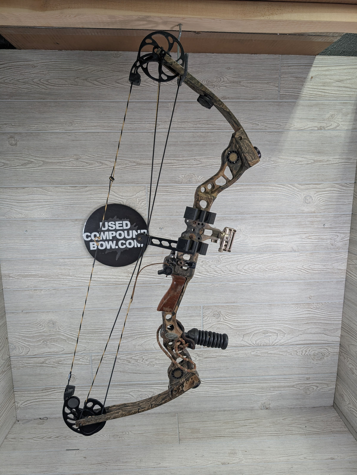 Used Mathews Legacy Right Handed 30" 70lb