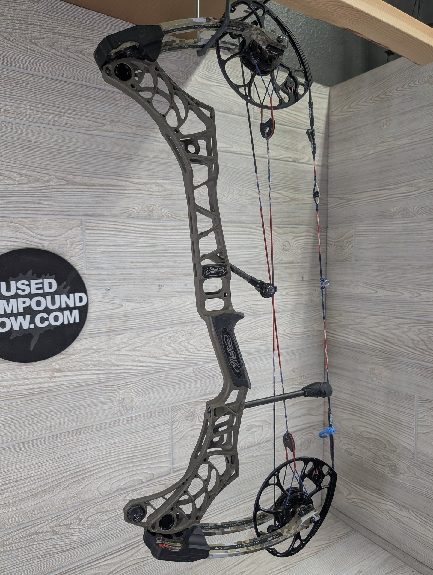 Used Mathews V3 27 RH Ambush Riser Subalpine Limbs