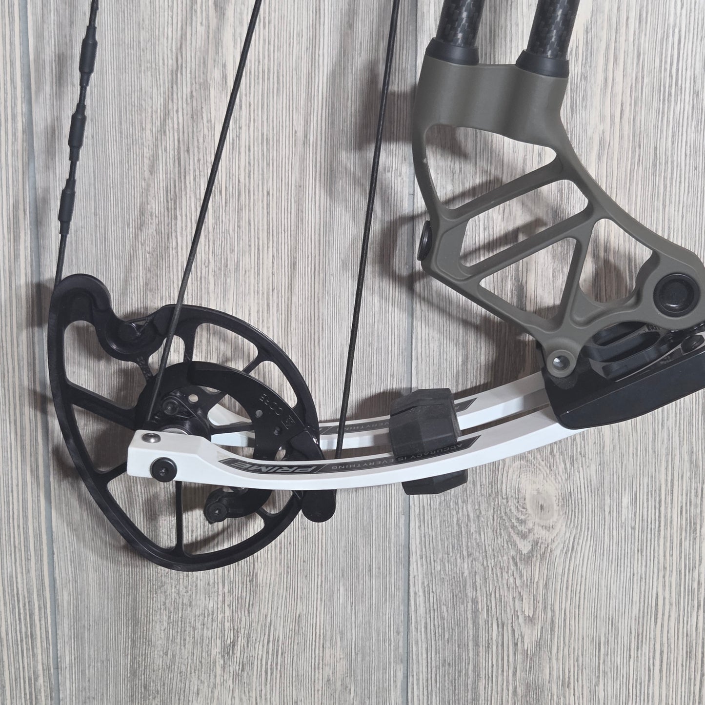 Prime Form 60-70# Morrel Riser White limbs