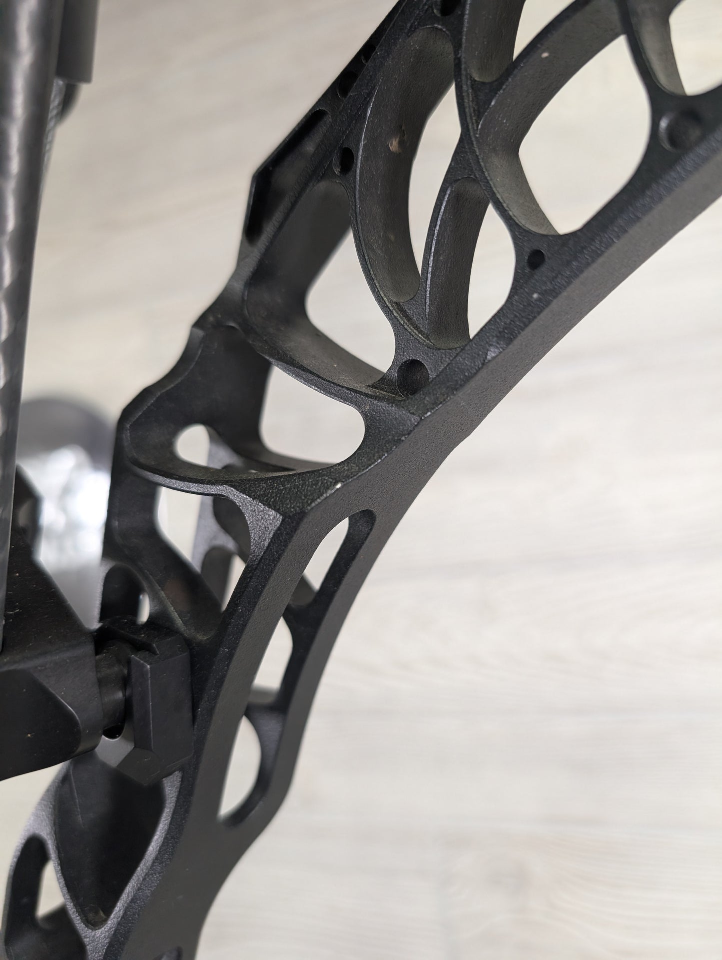 Mathews Phase 4 33 Black Riser Ev2 Limbs Right Handed LOADED PACKAGE