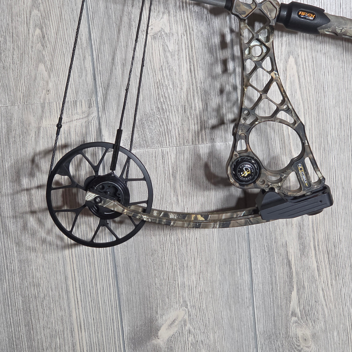 Mathews No Cam HTR  Left  Hand 60lbs Camo PKG