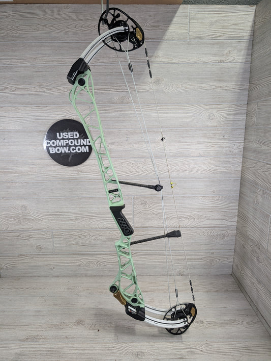Used Mathews Title 38 (Gen 2) Mint White limbs Right Handed Target Bow
