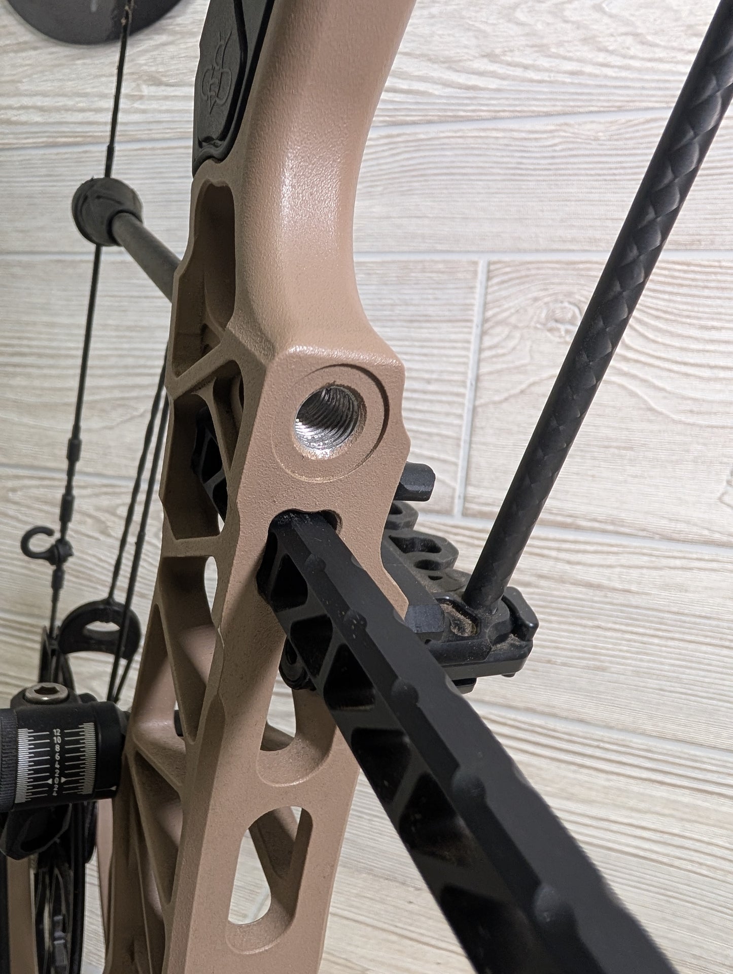 Mathews Lift 33 LH Earth Package