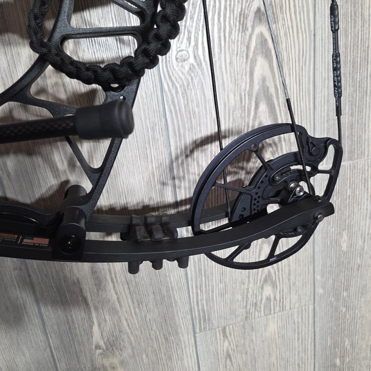 Used Hoyt Ventum 30 Right Handed Black Package